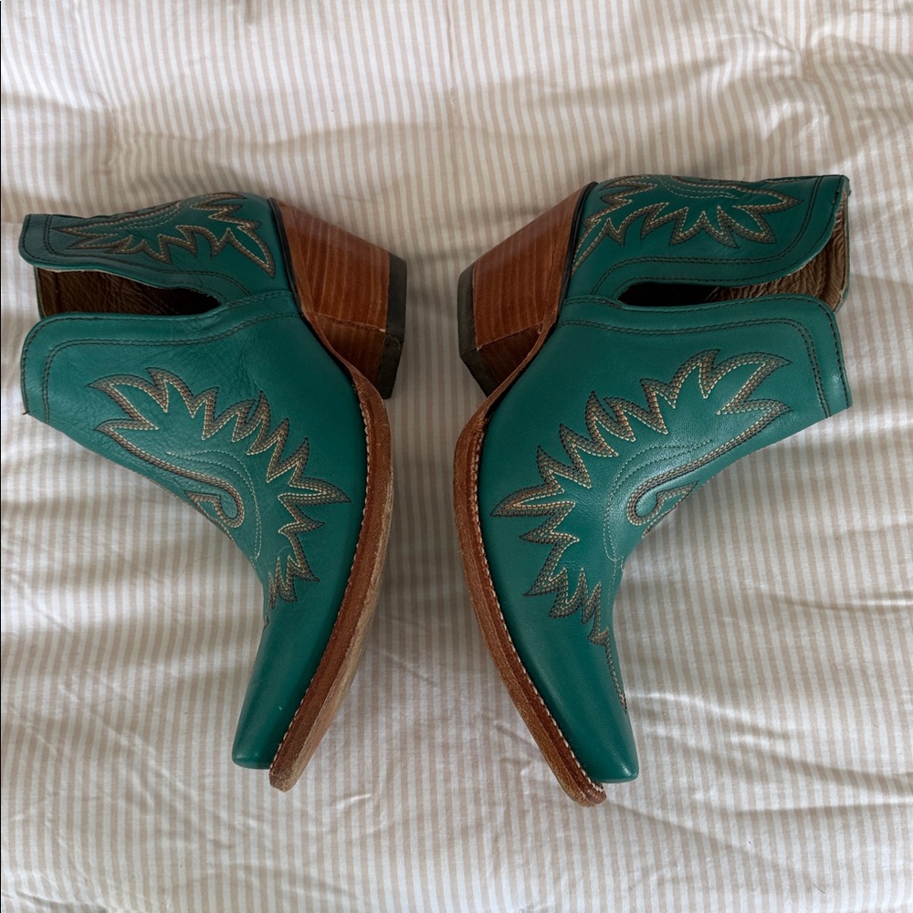 Ariat Ladies Dixon Snip Toe Boots in Turquoise Leather - Picture 4 of 11